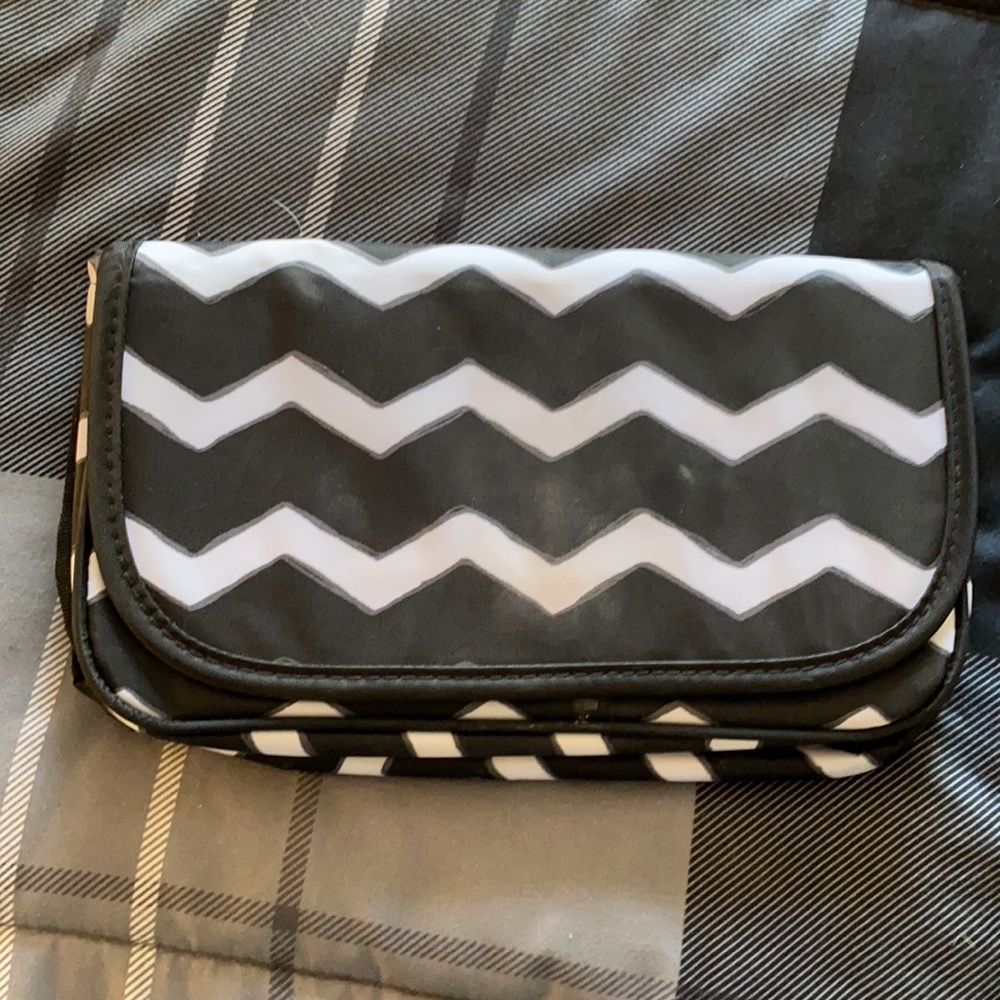 31 carry clutch for travel